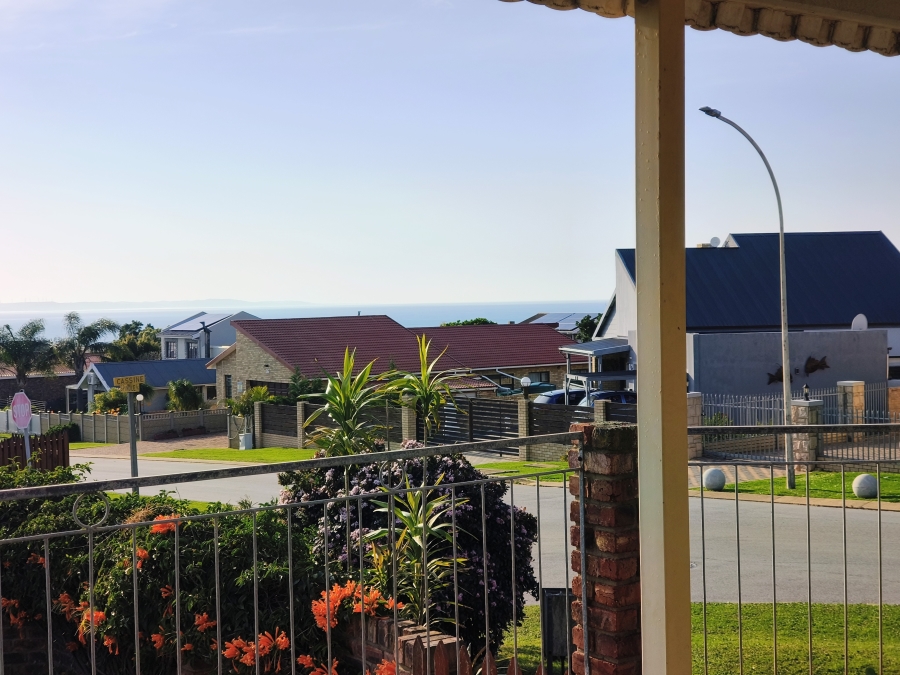 3 Bedroom Property for Sale in Wavecrest Eastern Cape